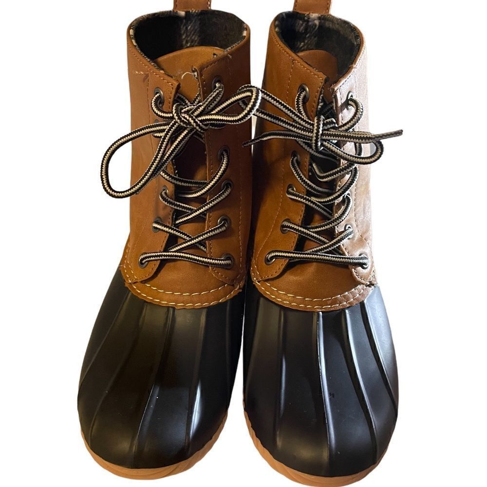 NWOT Report Upton Duck Tan & Black Boot sz 7